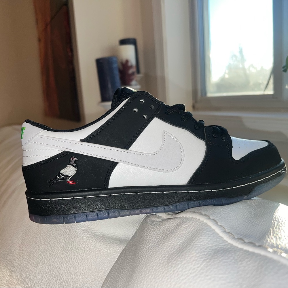 Mens Size 7 black and white duck